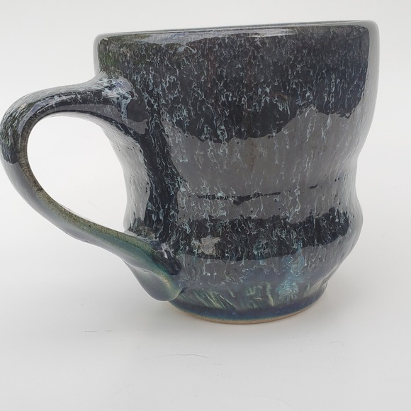 Studio Art Coffee Mug Dark Blue Speckled Glaze Textured Base Signed 14 oz. Ombre - Picture 3 of 9